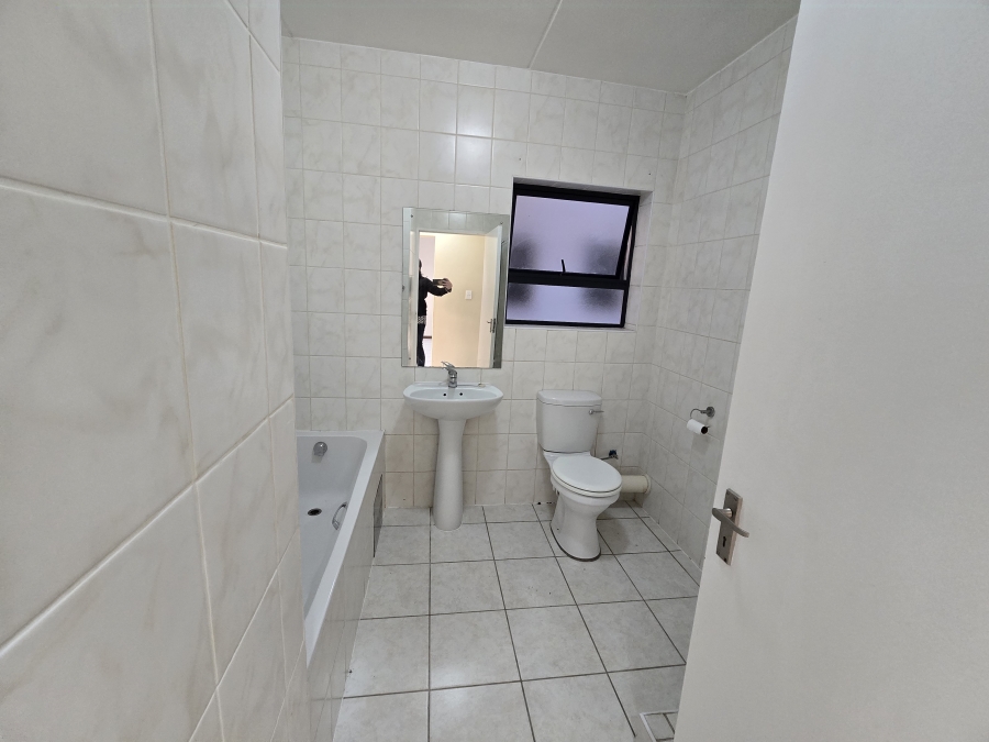 To Let 2 Bedroom Property for Rent in Admirals Park Western Cape